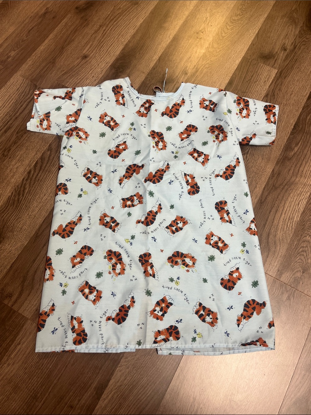 Medline pj top child large with sleeping Tigers blue background